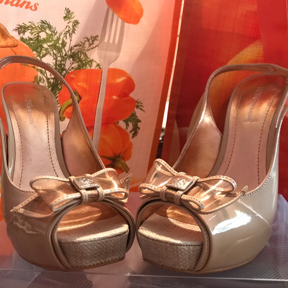 Beautiful Pumps - Picture 1 of 3